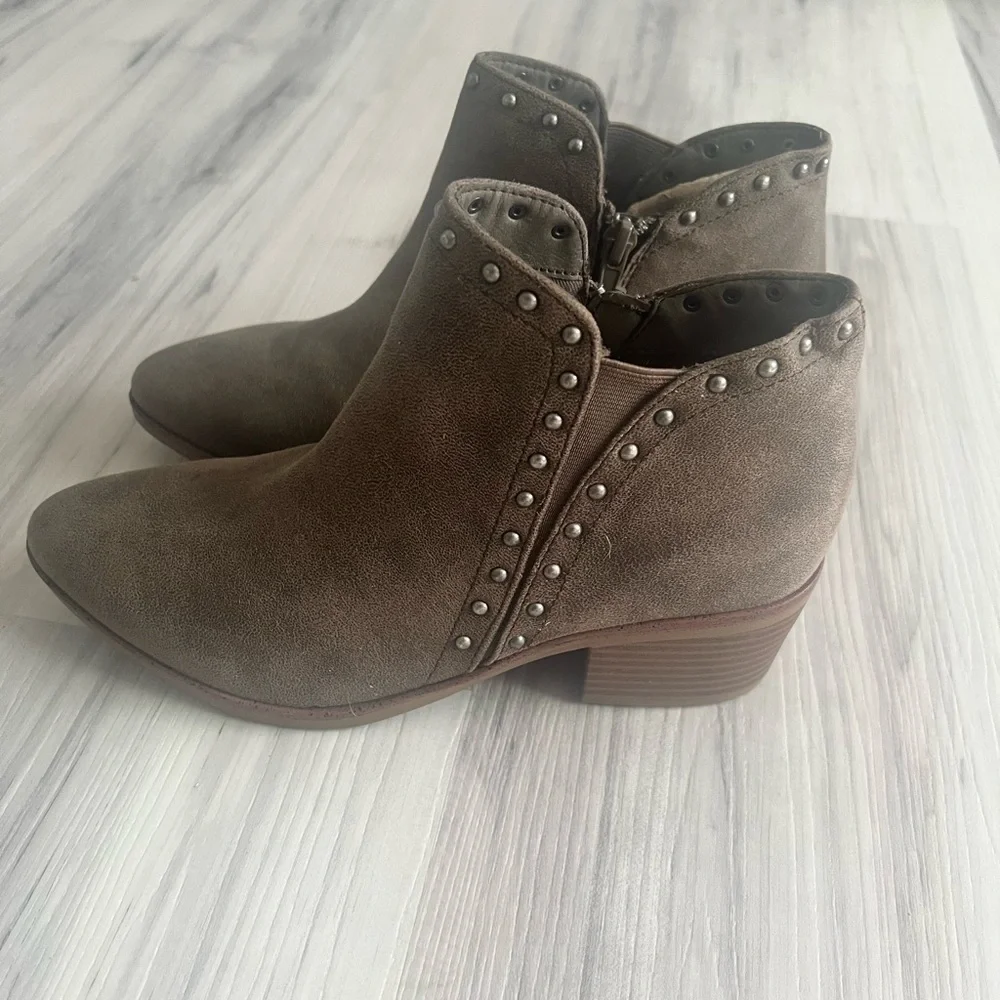 Mia NWOB size‎ 6.5 from Buckle Brown Studded detail Ankle Boots side zipper